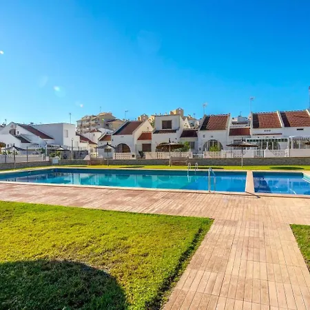 De Vacaciones Soleado En Un Vecindario